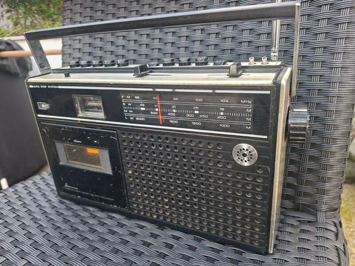 Vintage Mitsubishi portable radio cassette player/recorder