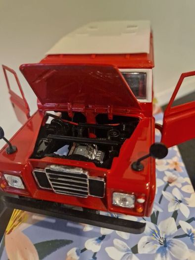 Bburago Landrover series II lwb model