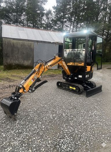Hightop Ht15 Pro mini digger - kubota engine