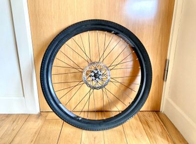 Mountain bike bicycle wheel and tyre disc brakes