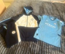Man City tracksuit & tee shirt age 10-12 years