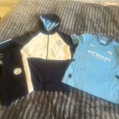 Man City tracksuit & tee shirt age 10-12 years