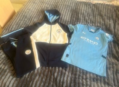 Man City tracksuit & tee shirt age 10-12 years
