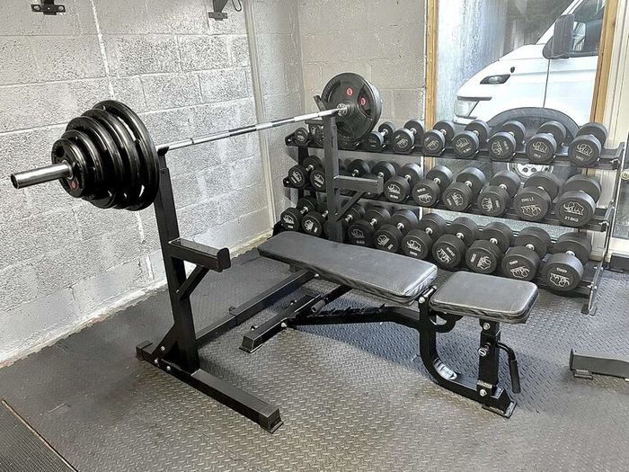 Weight rack with Barbell and Bench