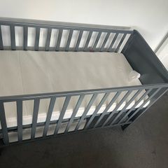 baby cot