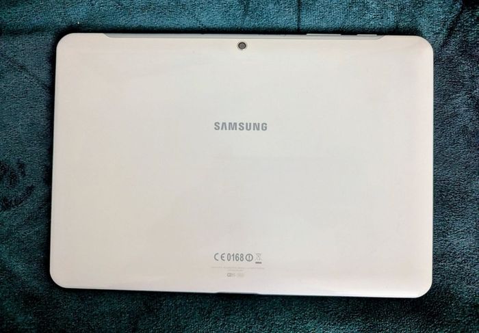 Selling a white Samsung Galaxy Tab tablet, Android 7,  in excellent condition.