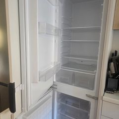 PowerPoint Integrated Fridge Freezer  P87030MG