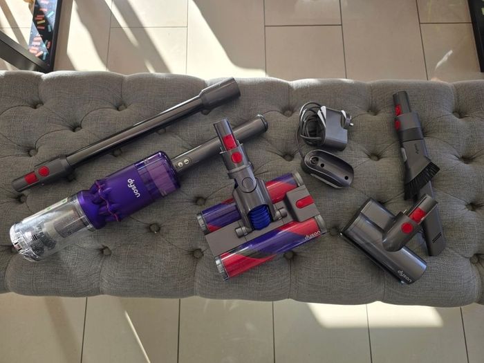 Dyson Omni-glide with genuine accessories