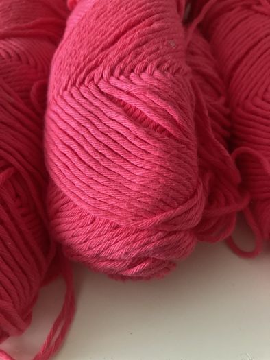 Cerise pink cotton wool 250gms