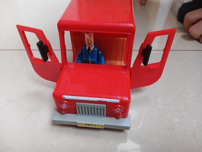 postman pat