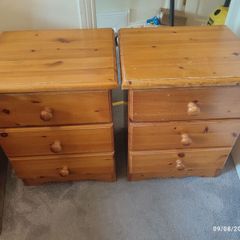 Two bedside chests of drawers