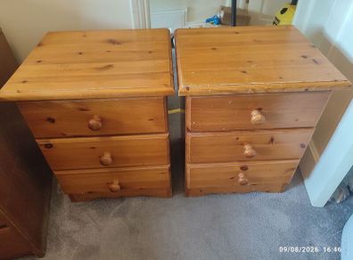 Two bedside chests of drawers
