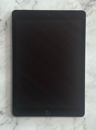 iPad 6th Generation (2018) Space Grey 32GB. Excellent Condition