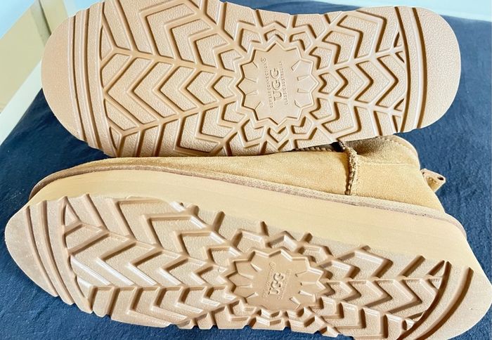 Ugg boots chestnut short platform