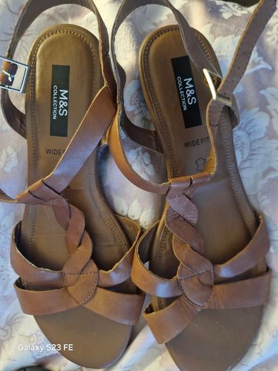 Ladies sandals
