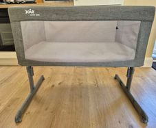 Joie easy glide co-sleeper