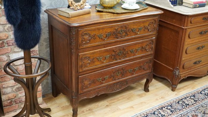 Antique French Oak Commode/Chest of Drawers