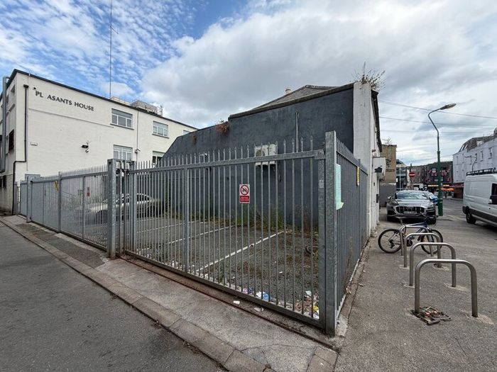 Sliding gates