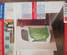 New Door mounted rubbish bag holder with anti odour lid