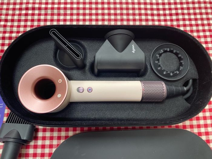 Dyson Supersonic Hairdryer ceramic pink and rose gold,  with accessories and presentation case. Limited edition