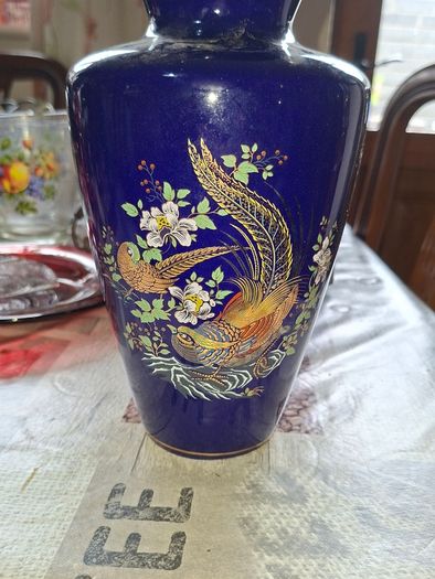 Japanese Kutani style Cobalt Blue Porcelain Vase decorated with a Hand-Painted Golden Pheasant and Floral Design, in good condition no chips or cracks