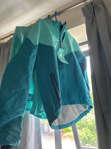 Deliveroo. Size L