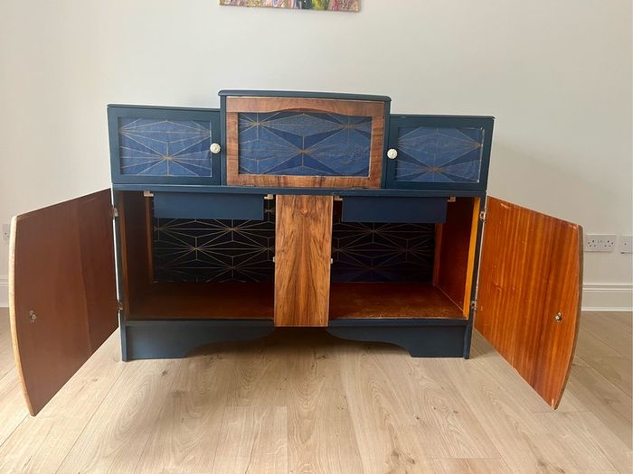 Delivery Available! Stunning Vintage Sideboard Cocktail Cabinet/Drinks Cabinet/ Sideboard