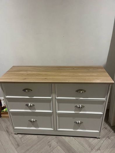 Bar stools & dressing table