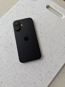 black iphone 16