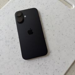 black iphone 16