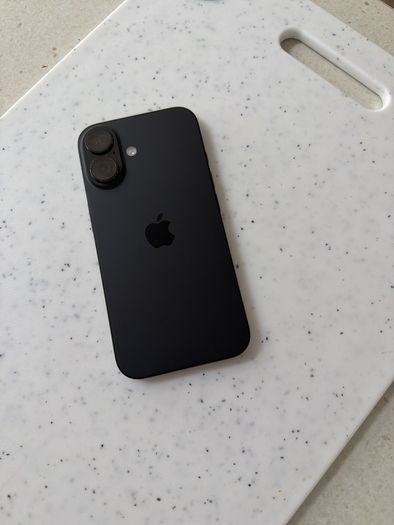 black iphone 16