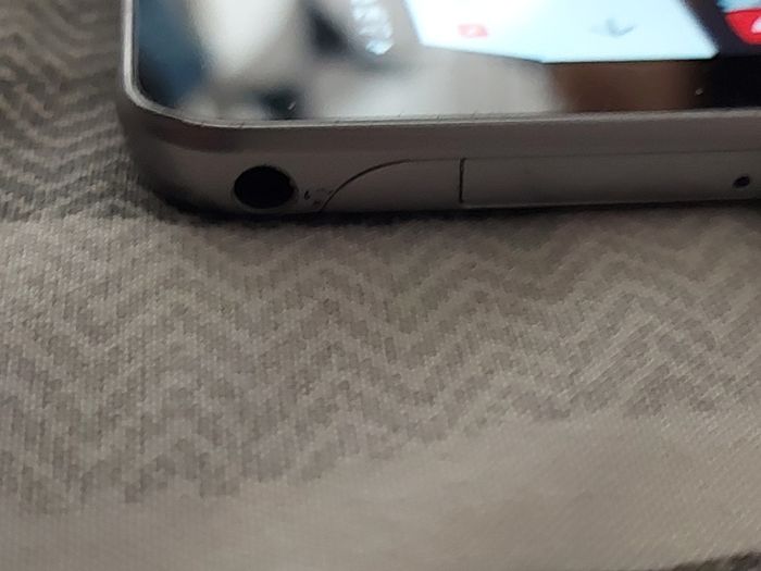 HUAWEI MediaPad T3 10 Model AGS-W09, 16GB, working fine, some few cracks on screen, don't affect touchscreen