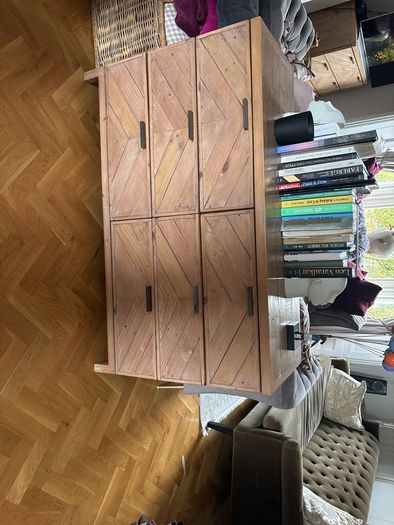 Beautiful sideboard for living room or bedroom in pristine condition