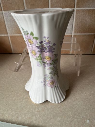 Royal Tara 9" Vase Irish Blossom as New