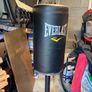 Heavy stand-alone Everlast punchbag Image 2
