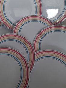 4 new rainbow plates camping/picnics