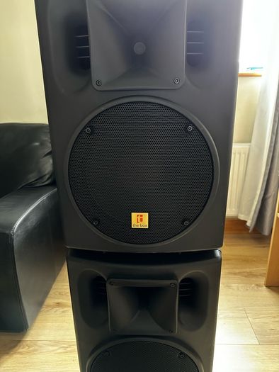 2 Passive Speakers, 2 Stands and 2 Cables