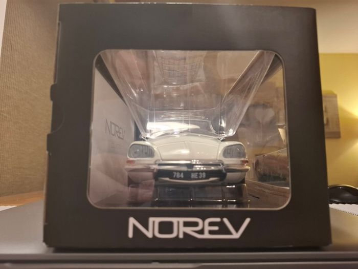 Citroen DS 21 Break 1970 White/Grey - Norev - 1:18 - New in Box