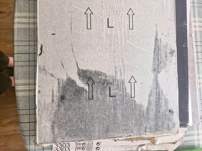Self-adhesive floor tiles