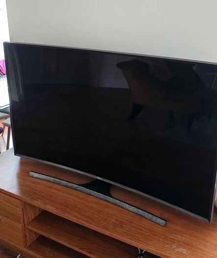 Smart Samsung Tv with wall bracket