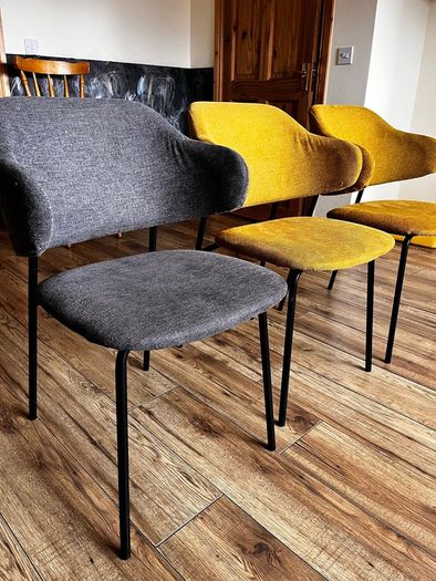 Table and Chairs x 6
