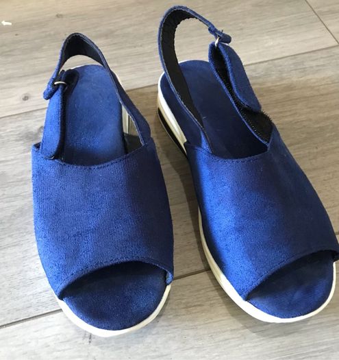 Toeless sandals canvas top foam bottom and sole size 3