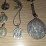 Vintage 1980s Pope John Paul II silver tone keychain and necklace italy plus other papal medals Image 4