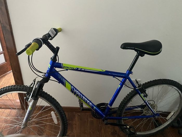 Mountain Bike, 26 inch wheel size. - Never been used outside.