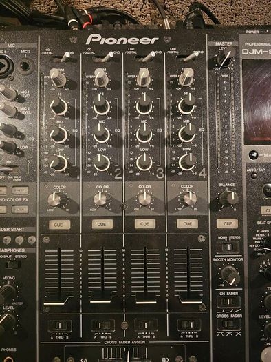 Pioneer DJM 800 (Mint Condition)