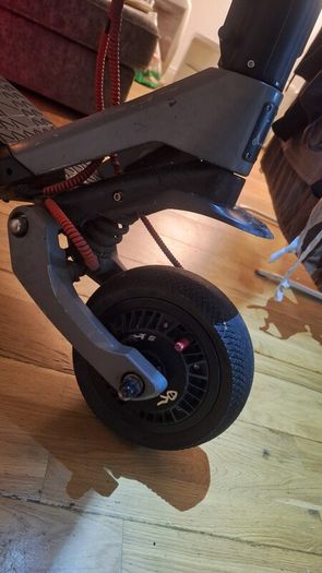 E Scooter: 2025 Inner City Grafter Dual Motor Scooter.  2400w In Dual Mode. Comes With Warranty And Original Fast Charger, + More Extras. Had Very Little Use Scooter Is Mint. Very Powerful Scooter. WOULD TRADE FOR A GOOD KUKIRIN G3 PRO OR A FRESH G2 MASTE