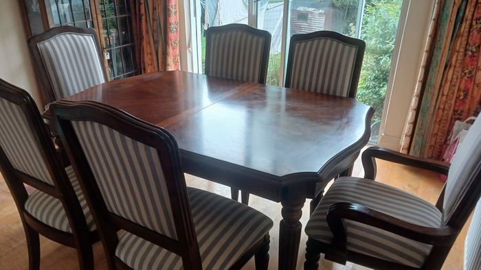 Dining table and 6 chairs