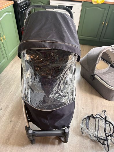 Uppababy Cruz V2 buggy and bassinet