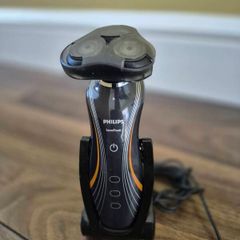 Philips SensoTouch electric shaver