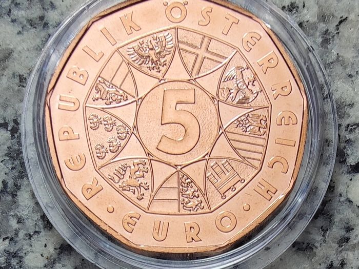 Austria 5 Euro Copper Uncirculated Coin 2015 - Austrian Armed Forces - Fathers Day